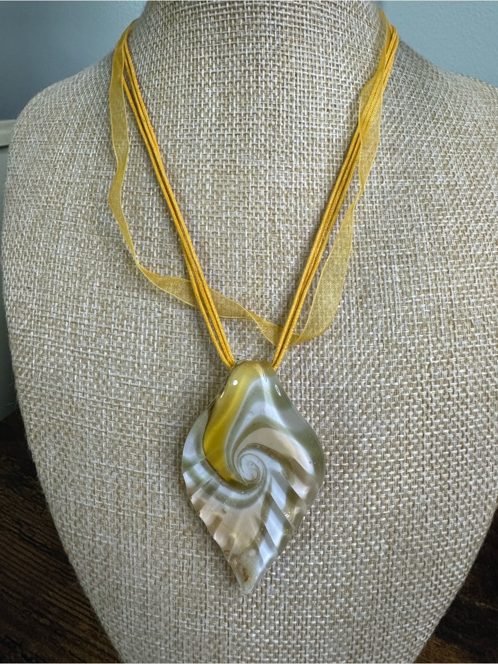 Yellow and Clear Swirl Glass Seashell Pendant Necklace 2000’s Y2K Summer Jewelry